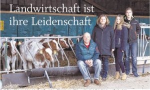 Familie Butenschön bewirtschaftet auf dem Bast in Bargstedt einen Milchviehbetrieb mit Bullenmast: Vater Henrik, Mutter Katja, Lina und Tjark (von links).
